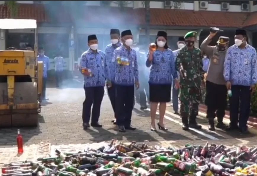 Tekan Peredaran Miras, Kabupaten Jepara Musnahkan Ribuan Botol