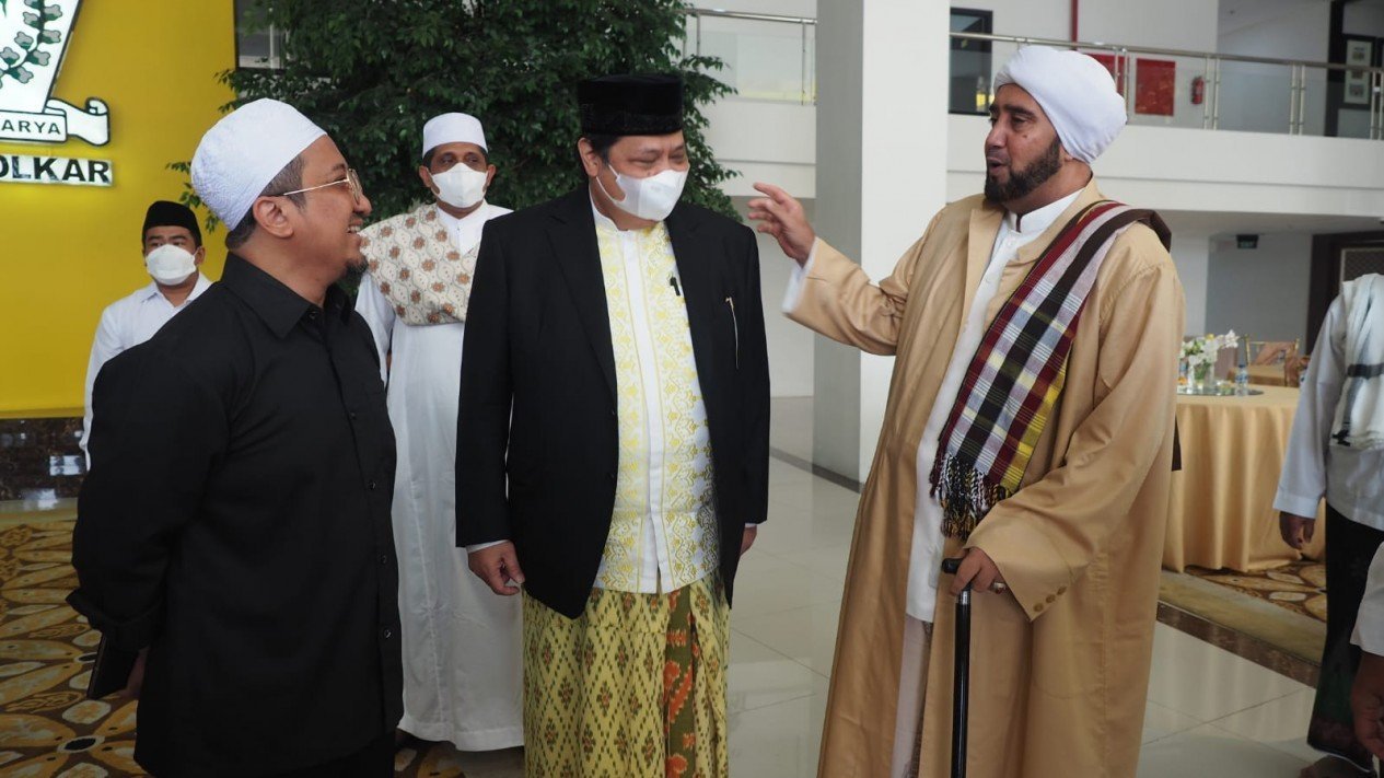 Ustadz YM Sama Sekali Tak Samakan Airlangga dengan Nabi Musa