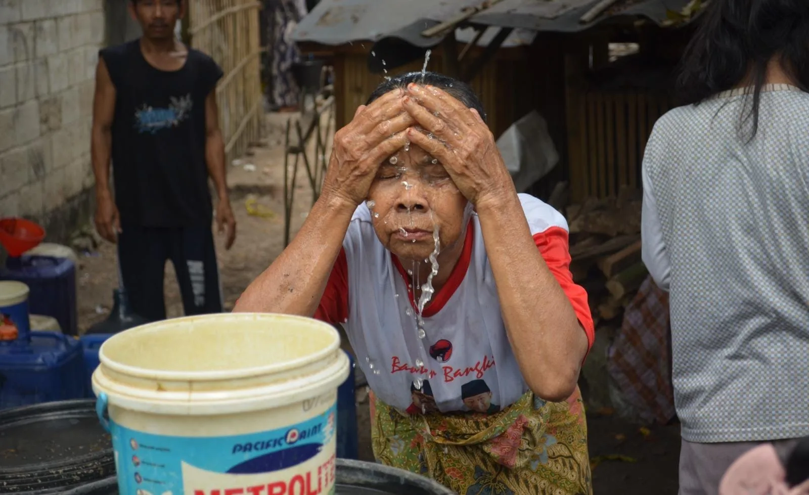 Tiga Juta Liter Air Bersih dari Perumdam TKR untuk Bantu Warga Tangerang