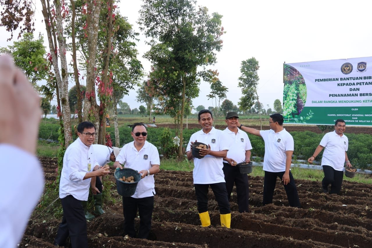 Inovasi Layanan dan Bakti Sosial, Kanwil Imigrasi Jambi Hadir Lebih Dekat dengan Masyarakat