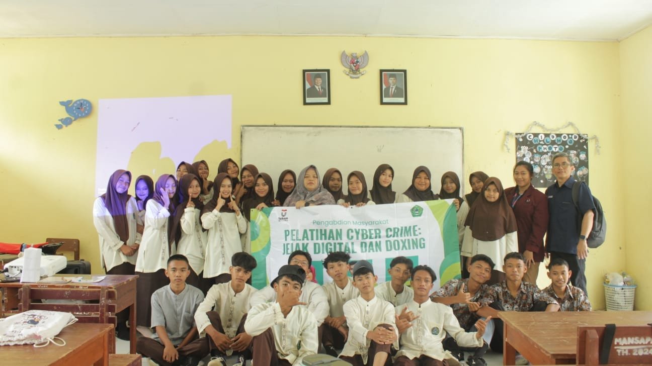 Dosen Digital Public Relations Telkom University Tingkatkan Pemahaman Siswa Melalui Pelatihan Cybercrime di MAN 1 Pangandaran