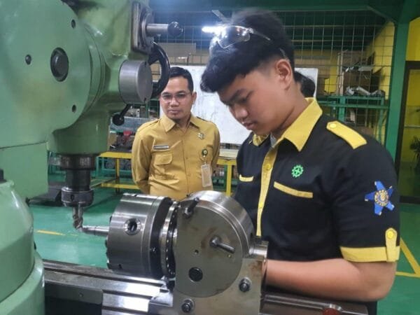 SMKN 5 Tangerang Gelar UKK di Perusahaan, Siswa Dinilai Penguji Industri